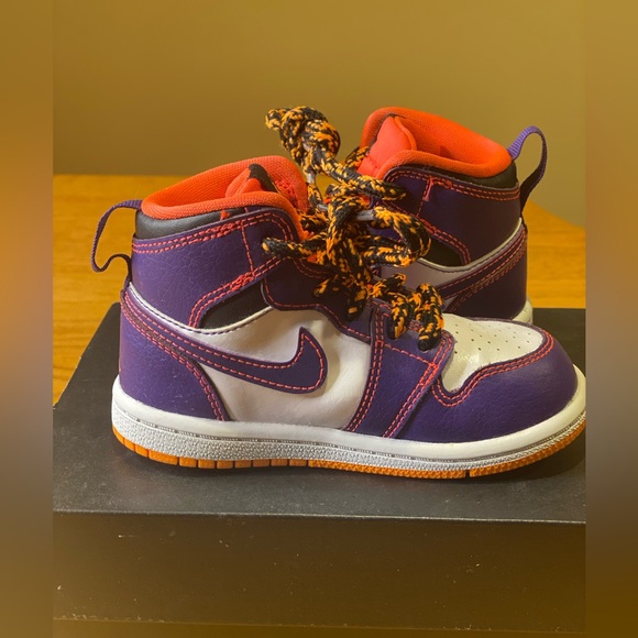 Jordan Retro 1 High BT - Picture 2 of 7